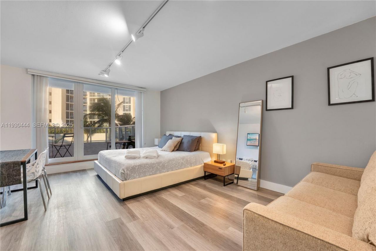 19201 Collins Ave, Unit 124, Sunny Isles Beach, FL 33160 Photo