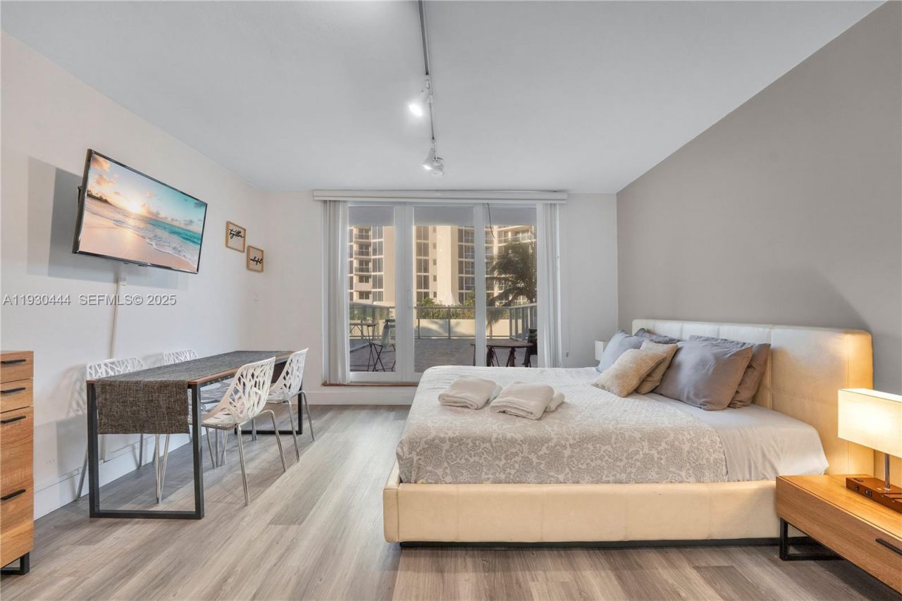 19201 Collins Ave, Unit 124, Sunny Isles Beach, FL 33160 Photo