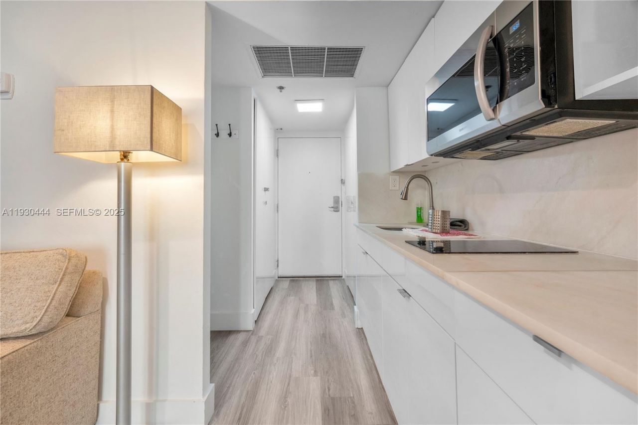 19201 Collins Ave, Unit 124, Sunny Isles Beach, FL 33160 Photo