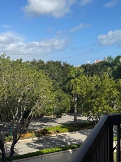 3301 N Country Club Dr, Unit 506, Miami, FL 33180 Photo