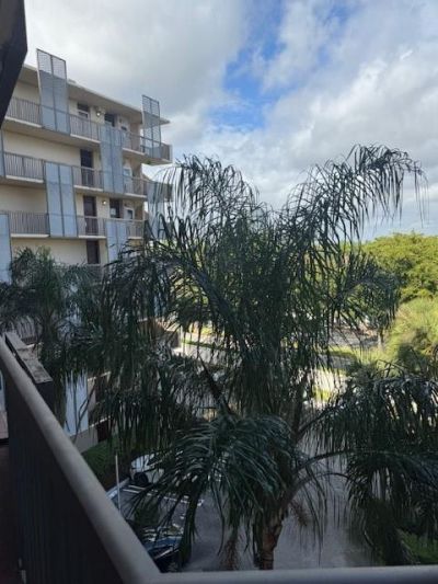 3301 N Country Club Dr, Unit 506, Miami, FL 33180 Photo