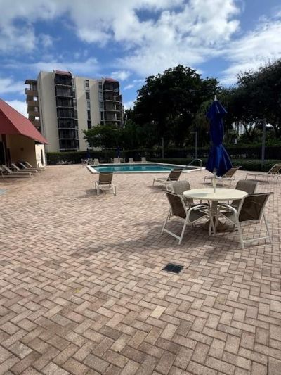 3301 N Country Club Dr, Unit 506, Miami, FL 33180 Photo