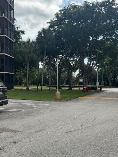 3301 N Country Club Dr, Unit 506, Miami, FL 33180 Photo