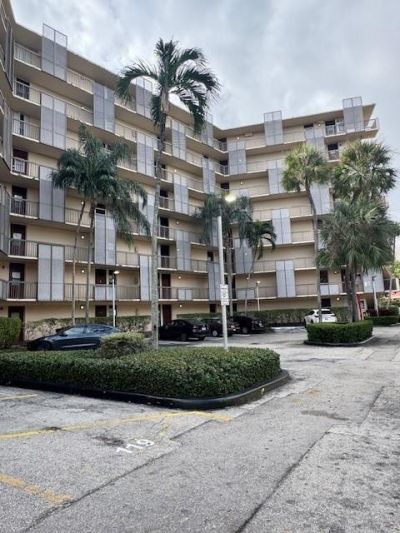 3301 N Country Club Drive, Unit 506, Aventura, FL 33180 Photo