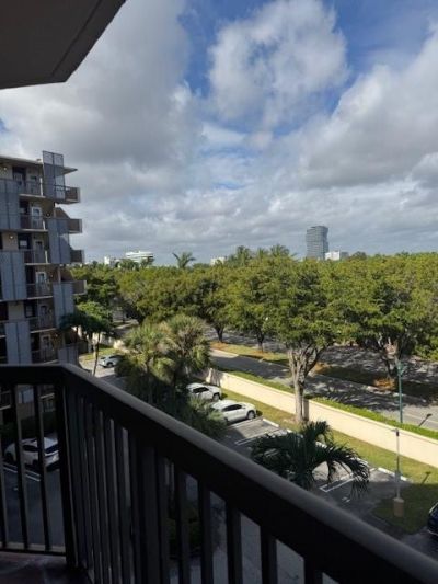 3301 N Country Club Drive, Unit 506, Miami, FL 33180 Photo
