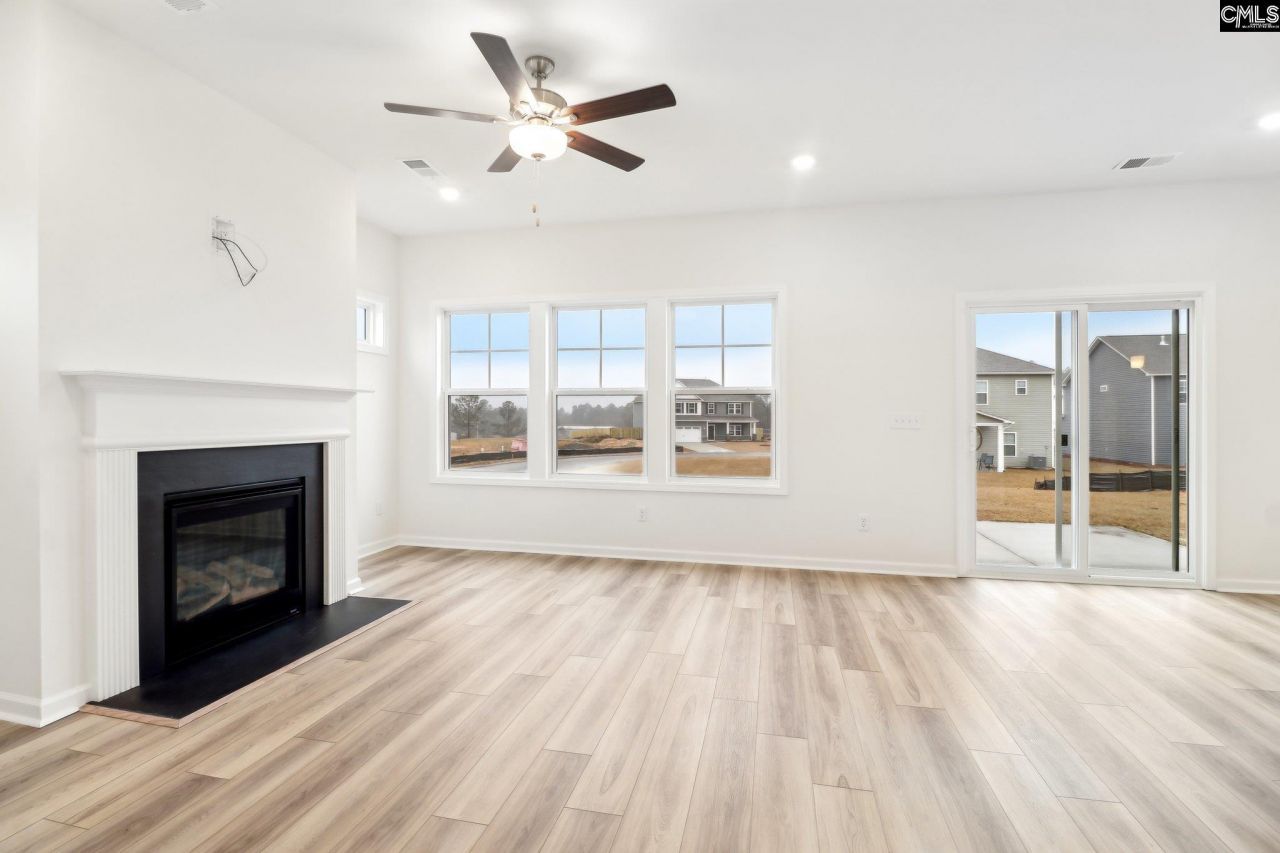 582 Griffon Drive Photo 24