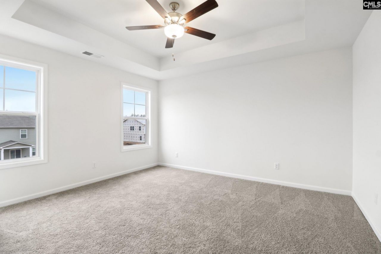 582 Griffon Drive Photo 33