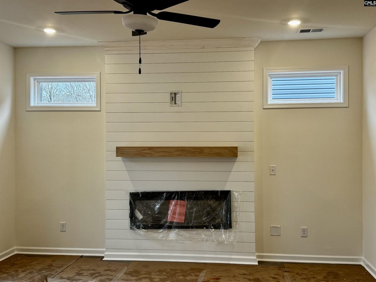 582 Griffon Drive Photo 6