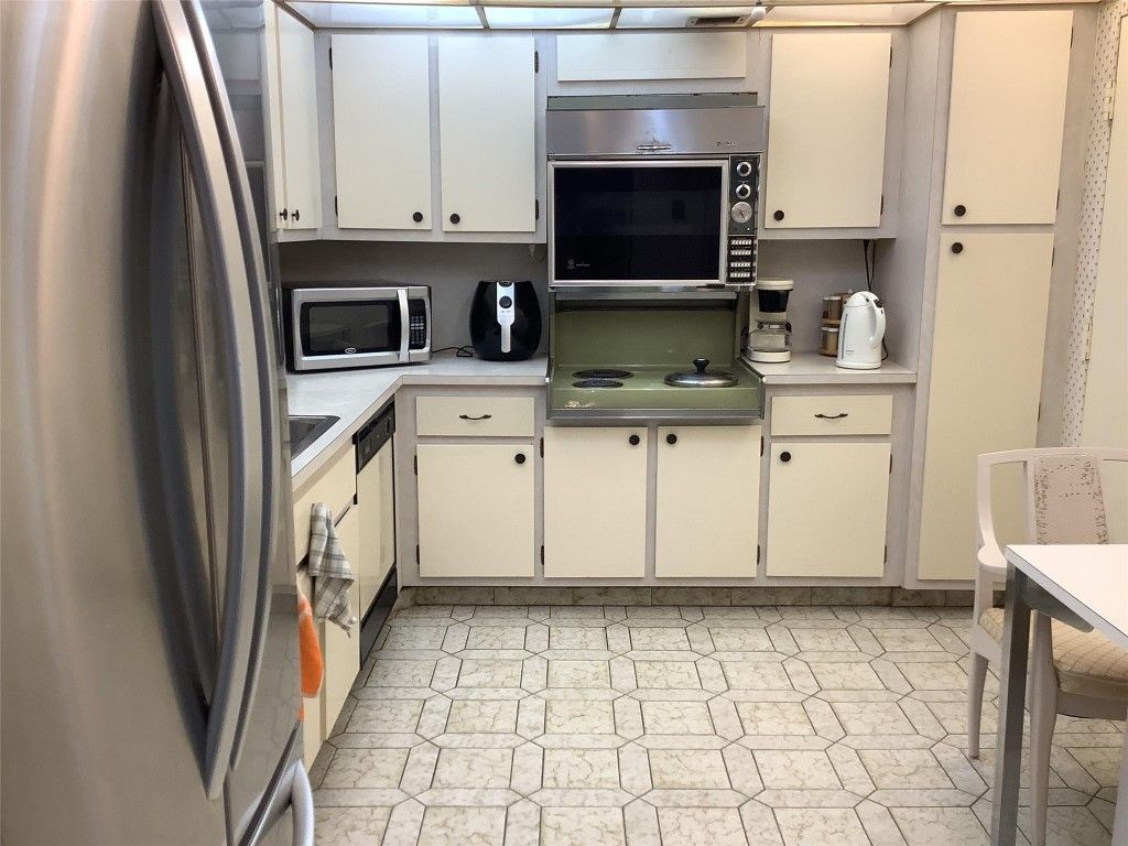 437 Golden Isles Drive, Unit 8A, Hallandale Beach, FL 33009 Photo