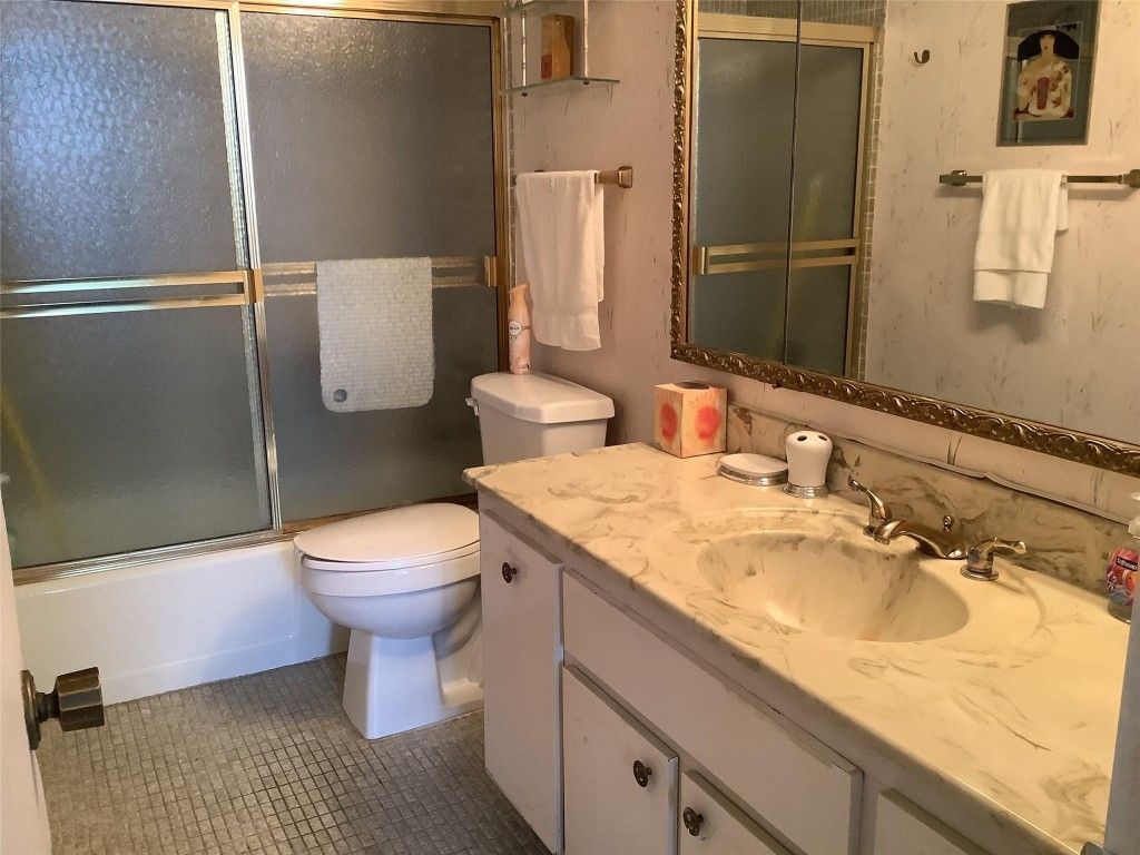 437 Golden Isles Drive, Unit 8A, Hallandale Beach, FL 33009 Photo