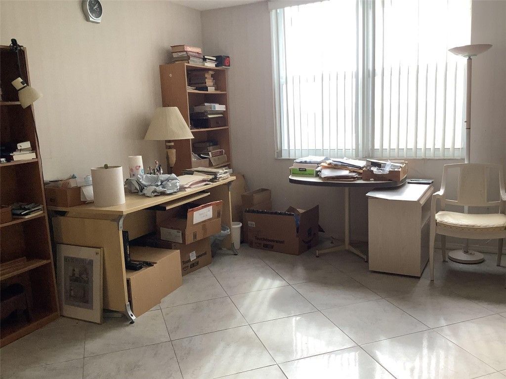 437 Golden Isles Drive, Unit 8A, Hallandale Beach, FL 33009 Photo