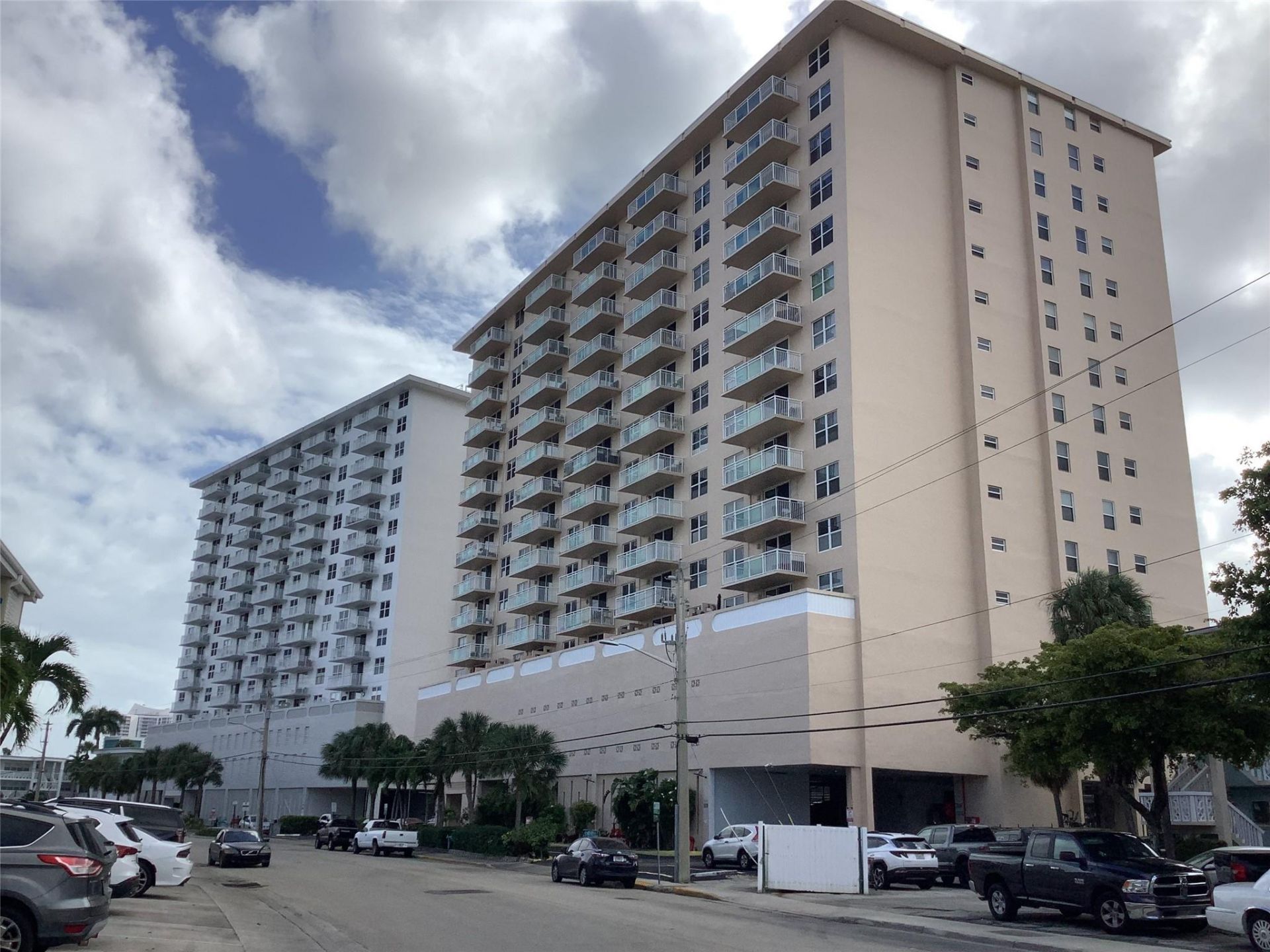 437 Golden Isles Drive, Unit 8A, Hallandale Beach, FL 33009 Photo