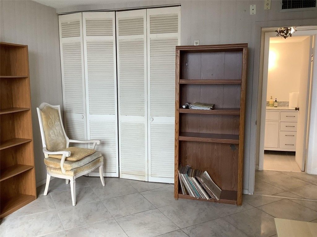 437 Golden Isles Drive, Unit 8A, Hallandale Beach, FL 33009 Photo