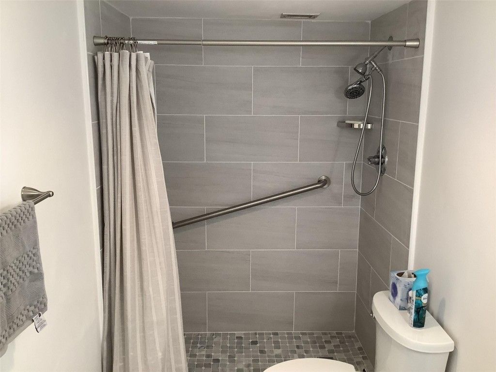 437 Golden Isles Drive, Unit 8A, Hallandale Beach, FL 33009 Photo