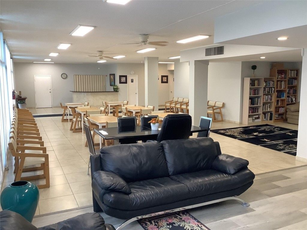 437 Golden Isles Drive, Unit 8A, Hallandale Beach, FL 33009 Photo