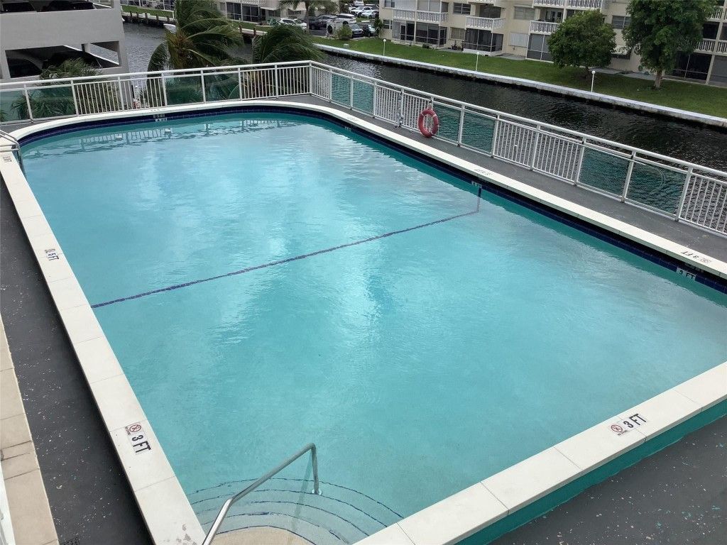 437 Golden Isles Drive, Unit 8A, Hallandale Beach, FL 33009 Photo