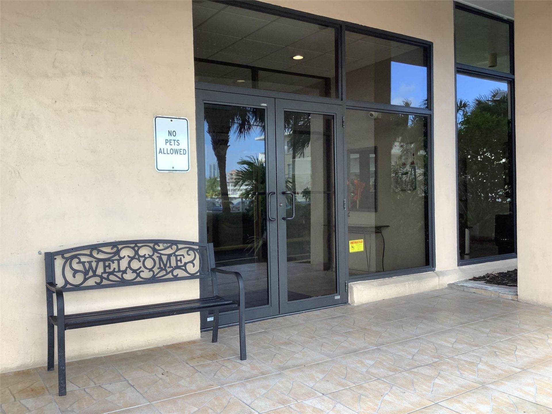 437 Golden Isles Drive, Unit 8A, Hallandale Beach, FL 33009 Photo