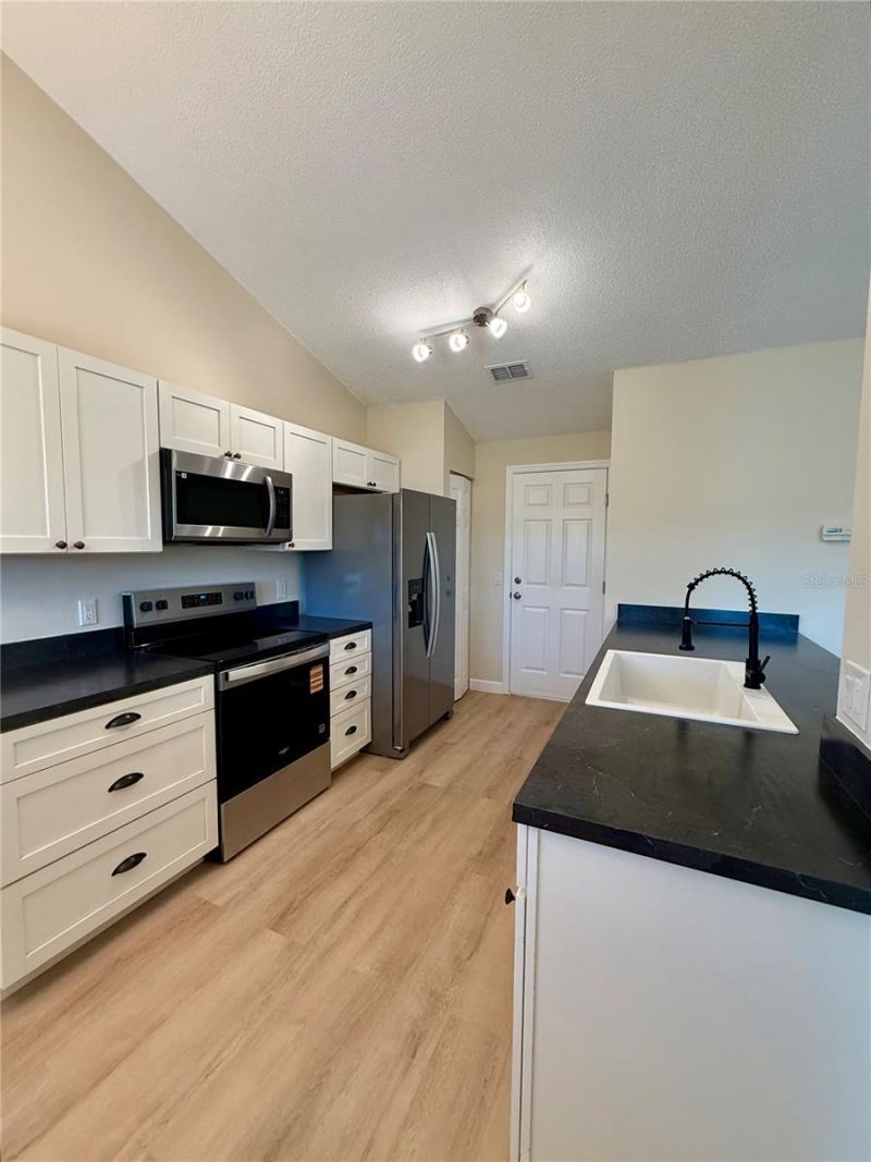 3541 65th Avenue Circle E, Sarasota, FL 34243 Photo