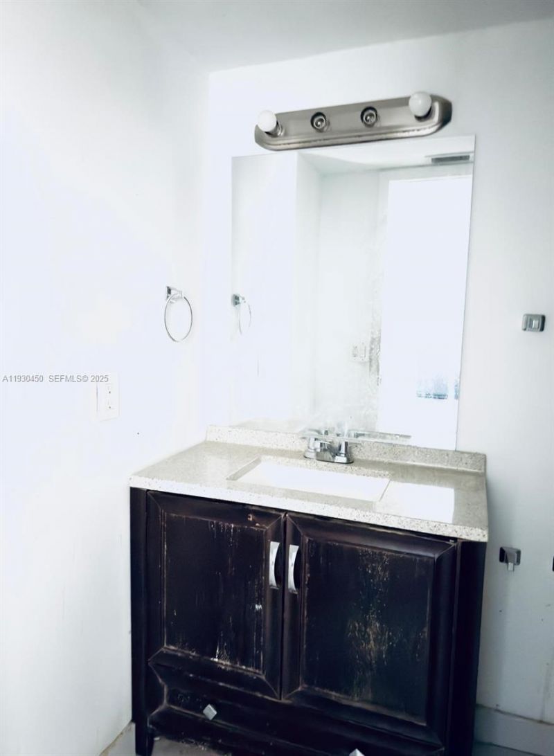 1401 NE 191st St, Unit D207, Miami, FL 33179 Photo