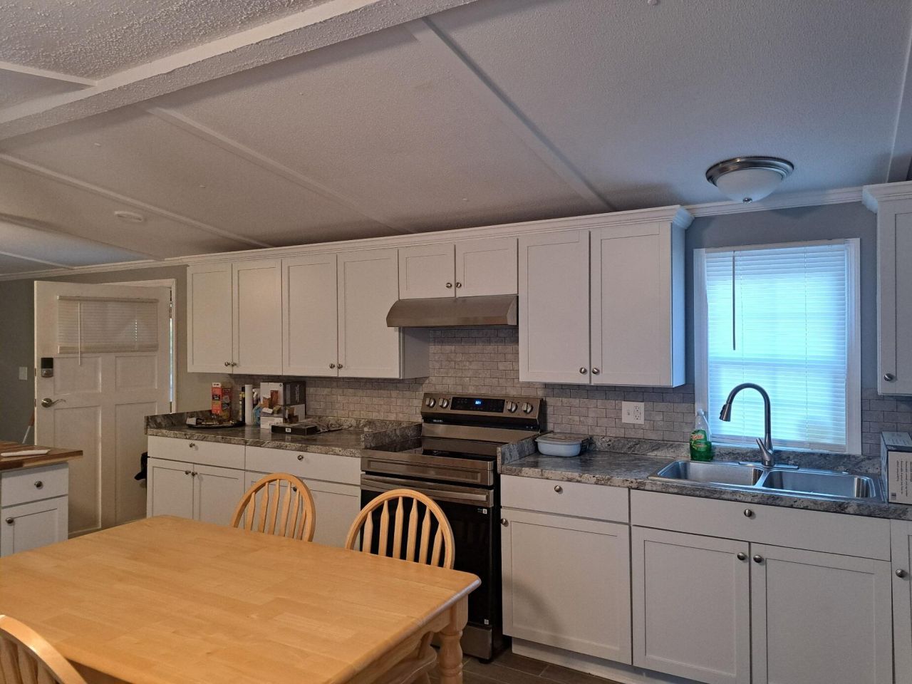 119 Town Hall Court Photo 4