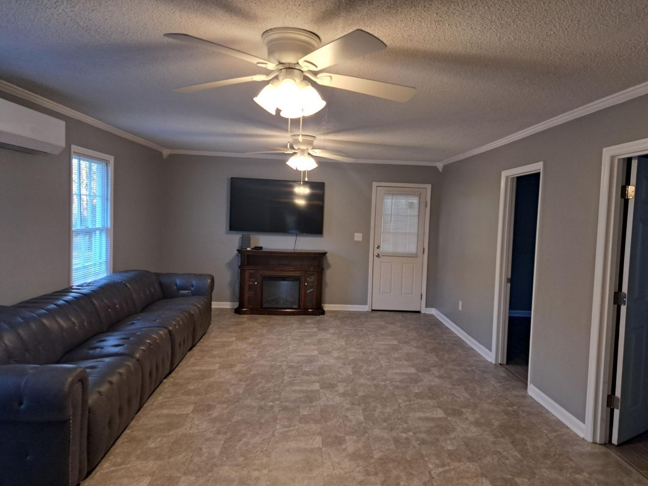 119 Town Hall Court Photo 6