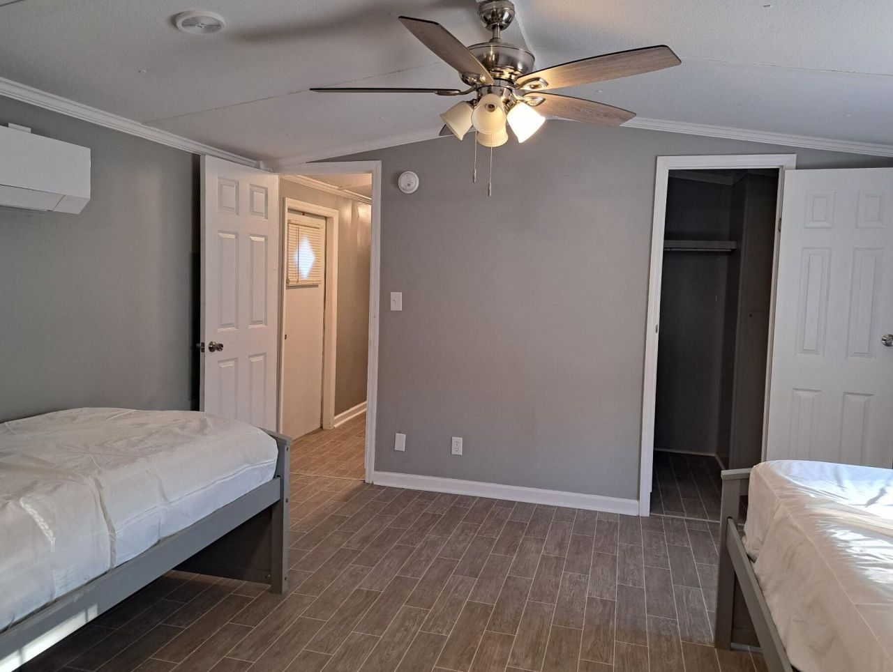 119 Town Hall Court Photo 8