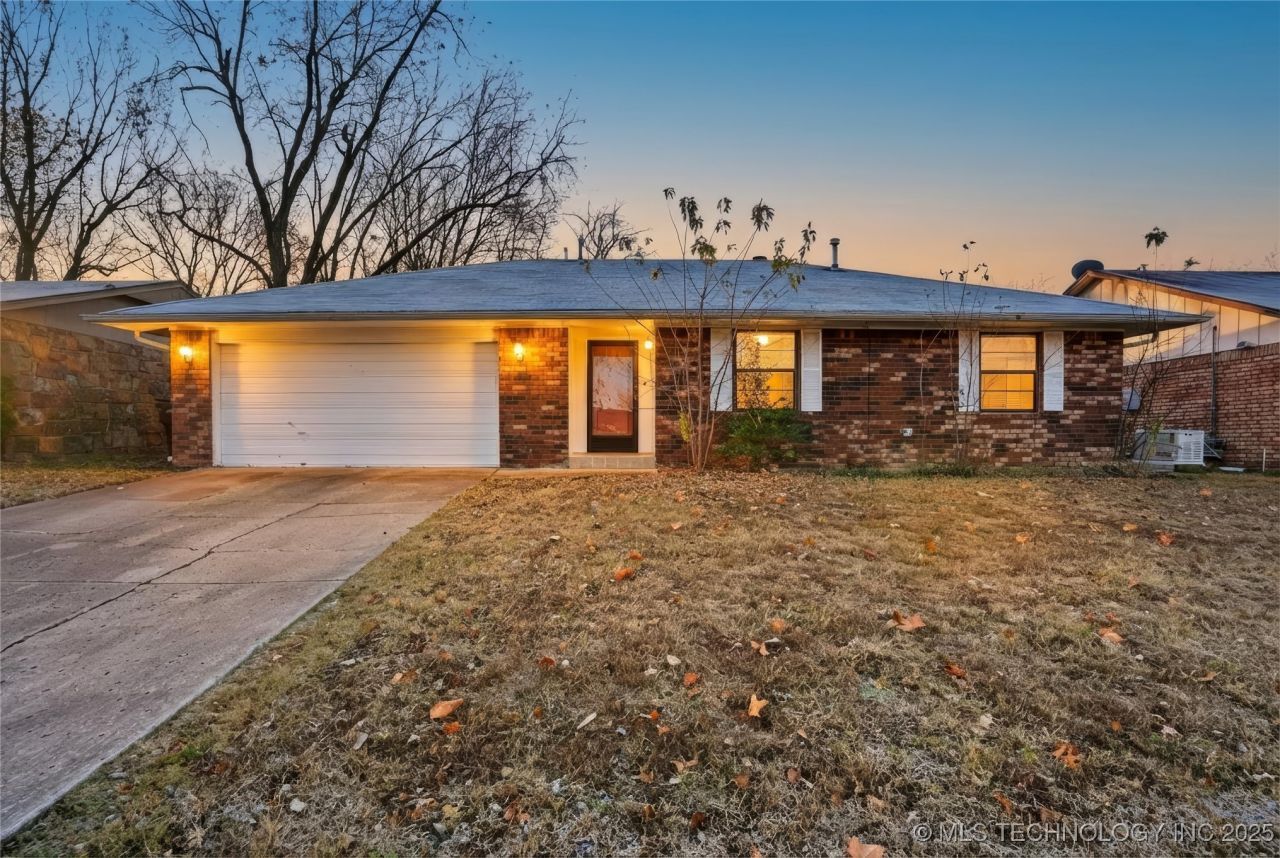109 W Austin Street, Broken Arrow, OK 74011 Main Photo