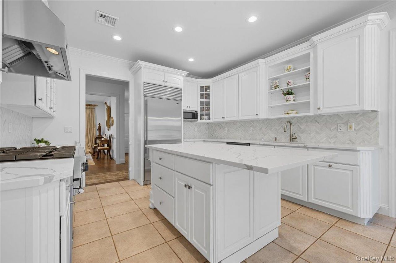 5 Morgan Lane, Locust Valley, NY 11560 Main Photo