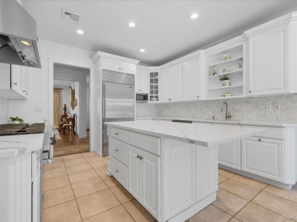 5 Morgan Lane, Locust Valley, NY 11560