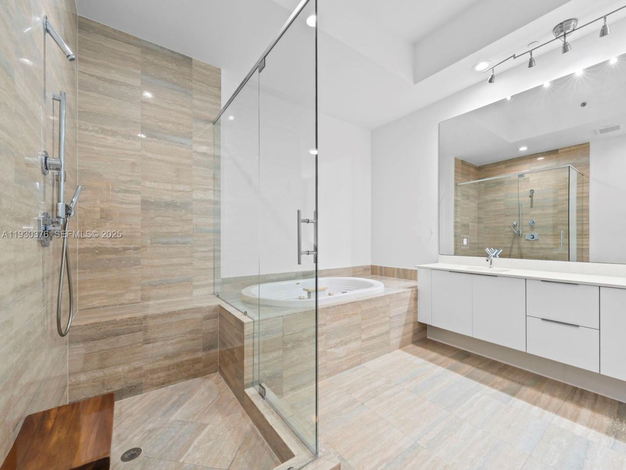 15811 Collins Ave, Unit 3707, Sunny Isles Beach, FL 33160 Photo