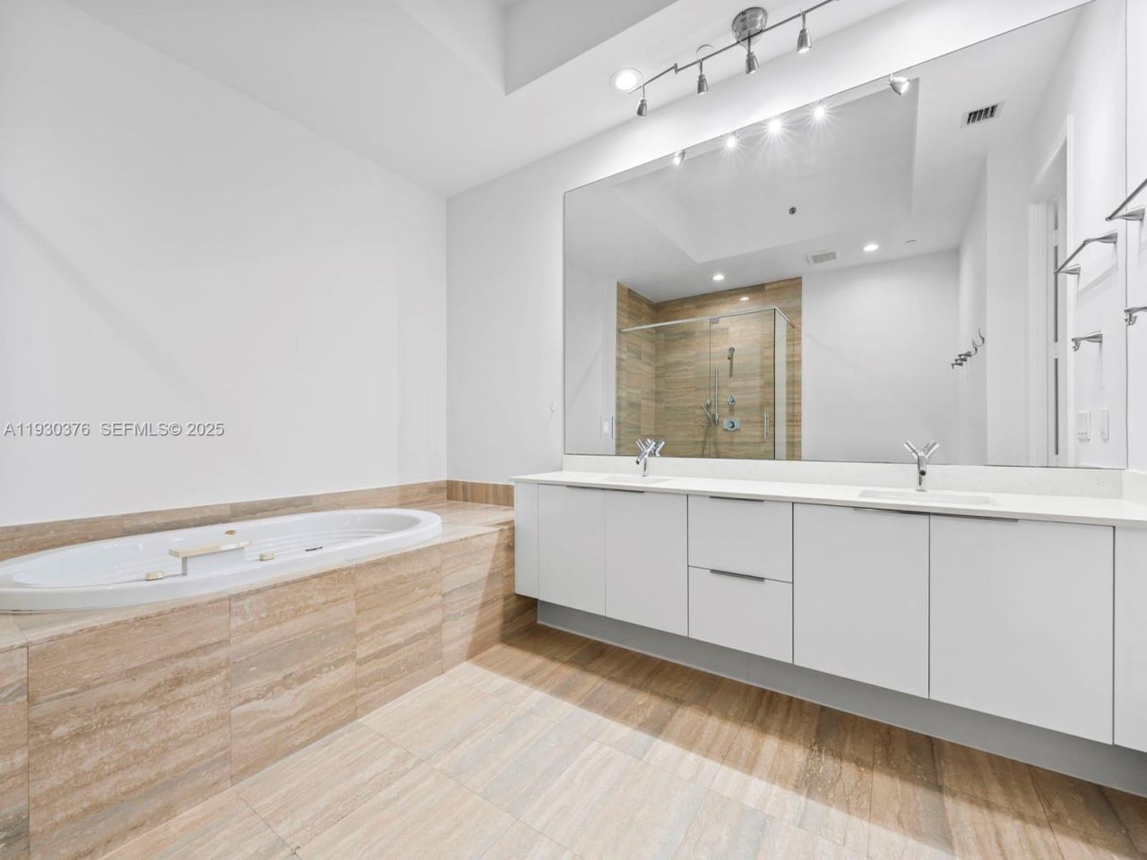 15811 Collins Ave, Unit 3707, Sunny Isles Beach, FL 33160 Photo