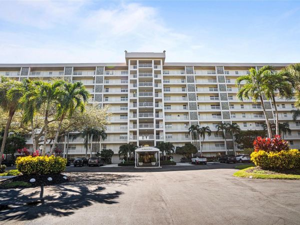 3510 Oaks Way, Unit 802, Pompano Beach, FL 33069