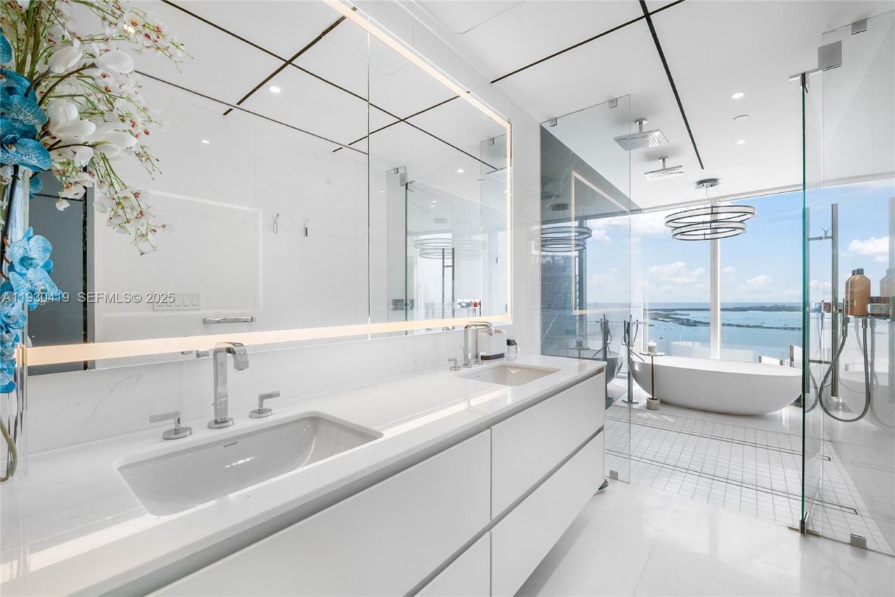 300 Biscayne Blvd Way, Unit 5104, Miami, FL 33131 Photo