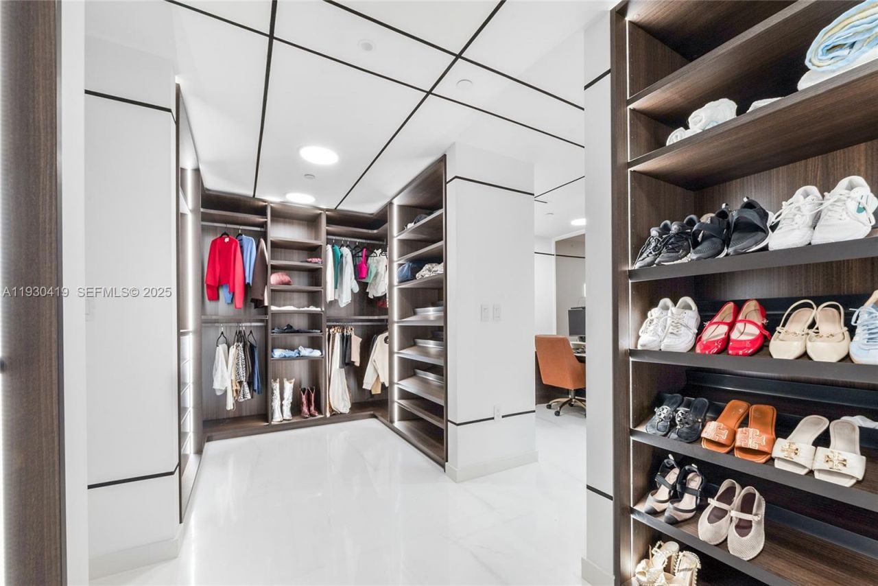 300 Biscayne Blvd Way, Unit 5104, Miami, FL 33131 Photo