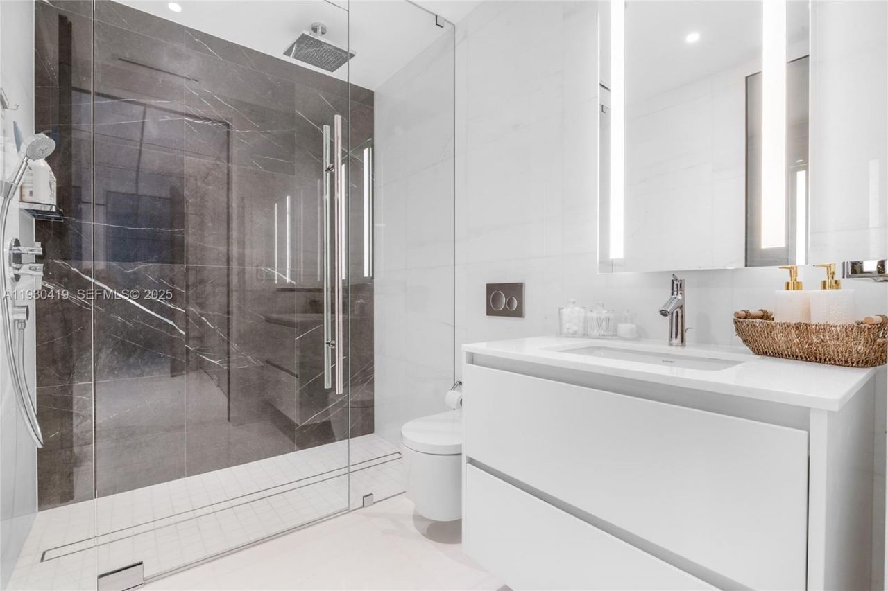 300 Biscayne Blvd Way, Unit 5104, Miami, FL 33131 Photo