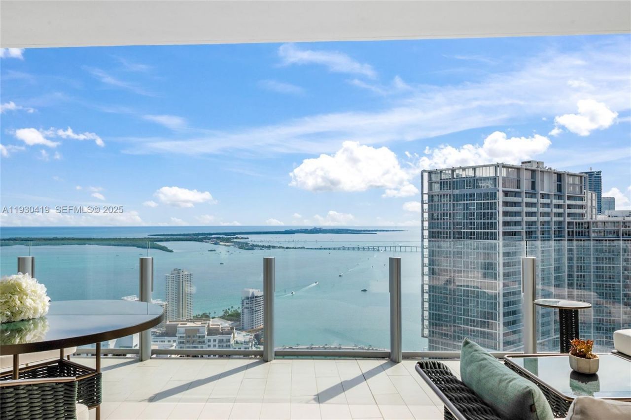 300 Biscayne Blvd Way, Unit 5104, Miami, FL 33131 Photo