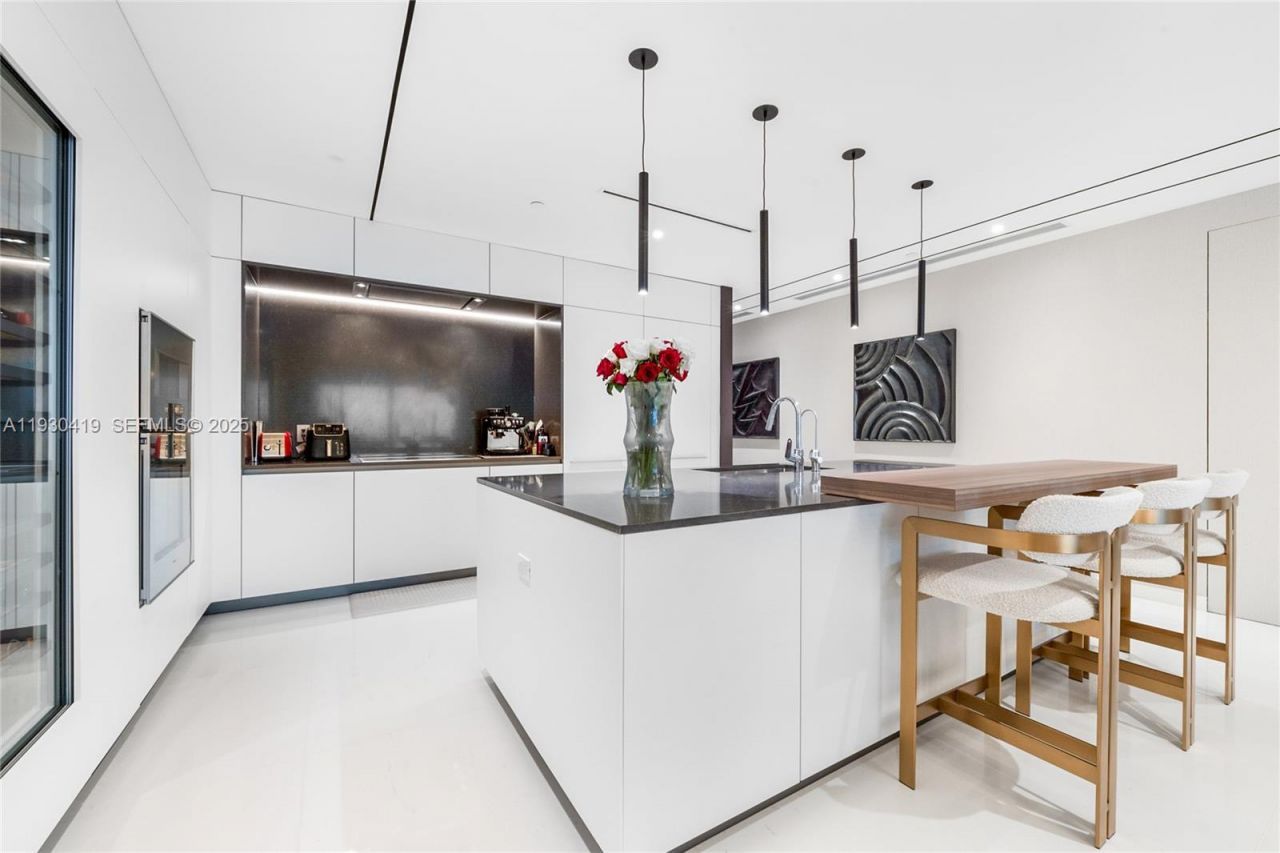 300 Biscayne Blvd Way, Unit 5104, Miami, FL 33131 Photo