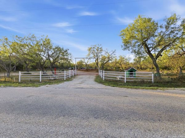 247 Covey, Lytle, TX 78052