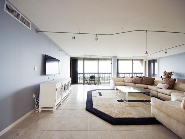 2480 Presidential Way, Unit 1903, West Palm Beach, FL 33401