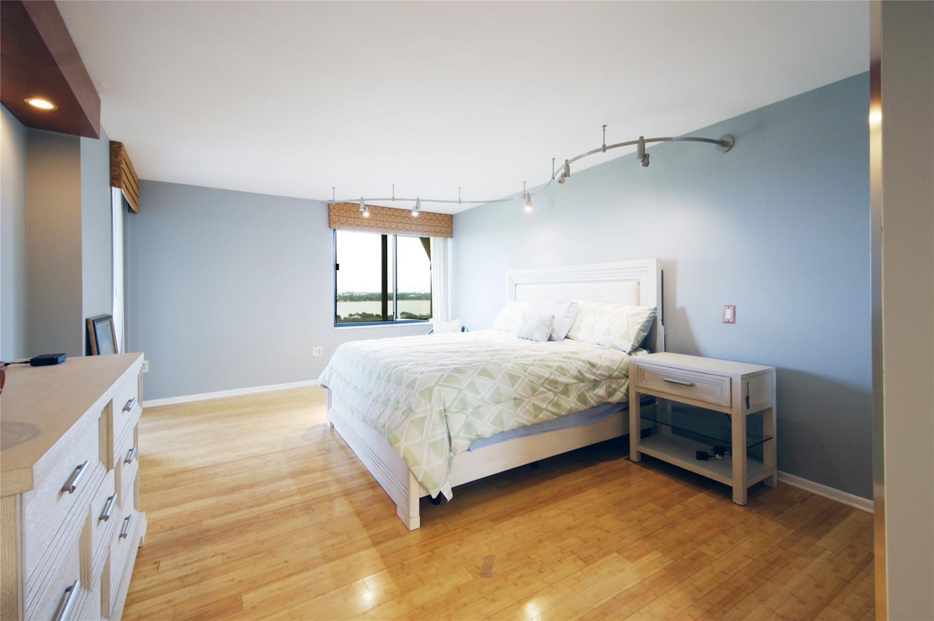 2480 Presidential Way, Unit 1903, West Palm Beach, FL 33401 Photo