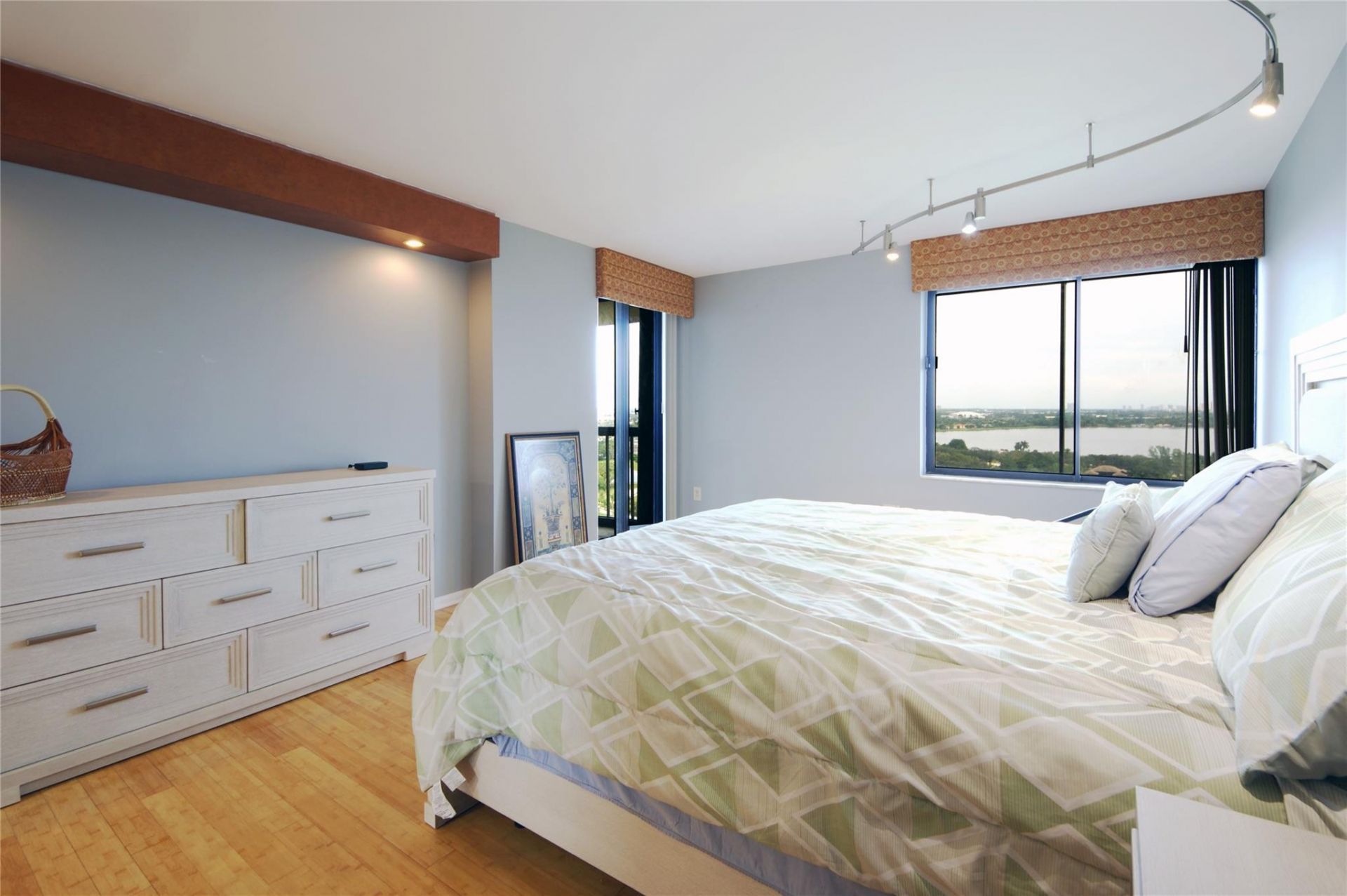 2480 Presidential Way, Unit 1903, West Palm Beach, FL 33401 Photo