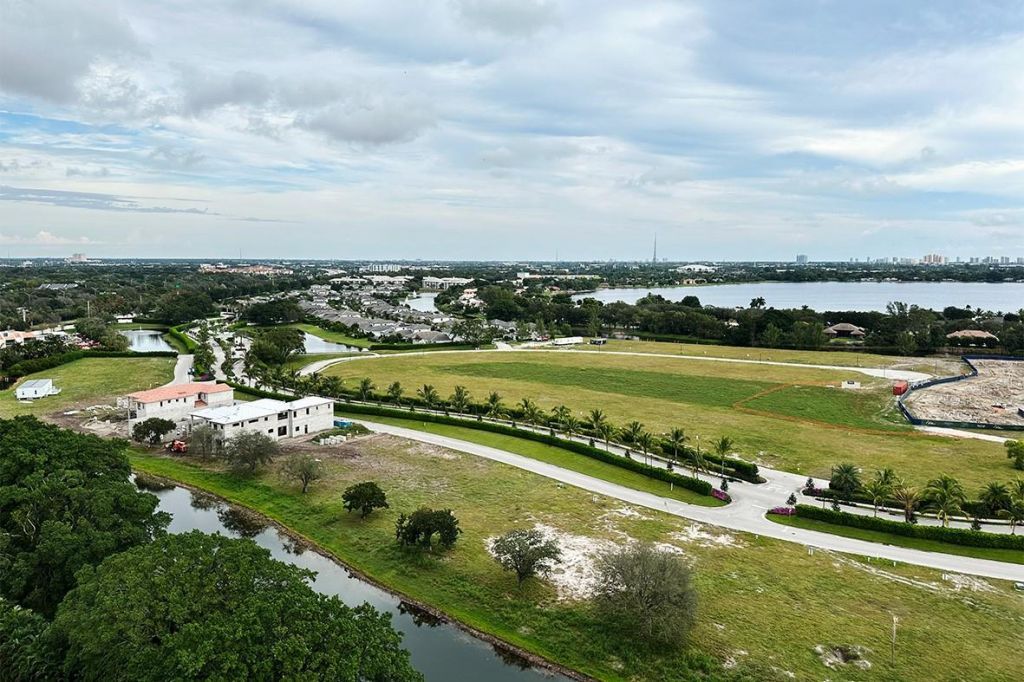 2480 Presidential Way, Unit 1903, West Palm Beach, FL 33401 Photo