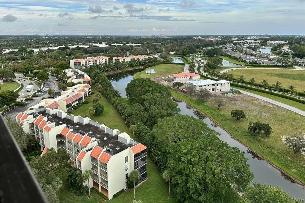 2480 Presidential Way, Unit 1903, West Palm Beach, FL 33401 Photo