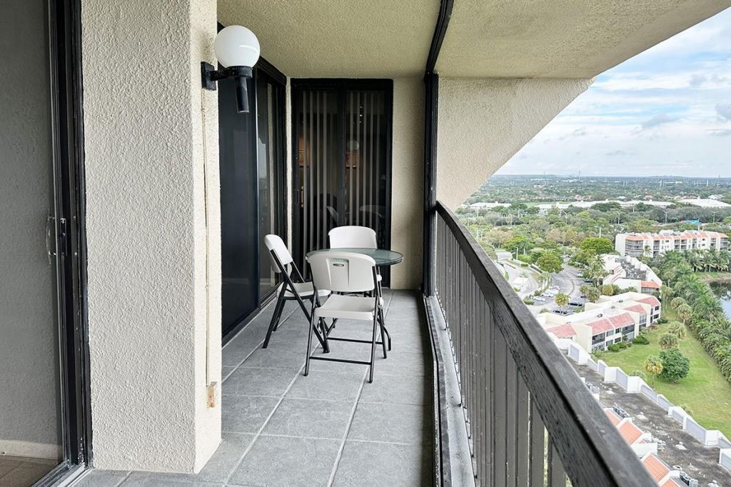 2480 Presidential Way, Unit 1903, West Palm Beach, FL 33401 Photo