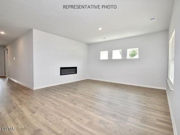 100 Gateway Drive , Jackson, TN 38305