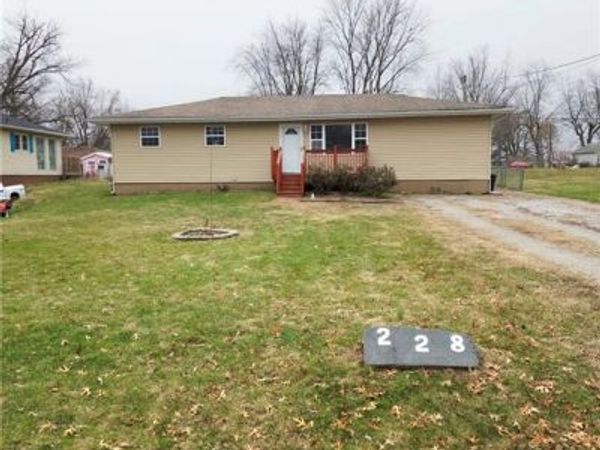 228 Willowrun Drive, Moro, IL 62067
