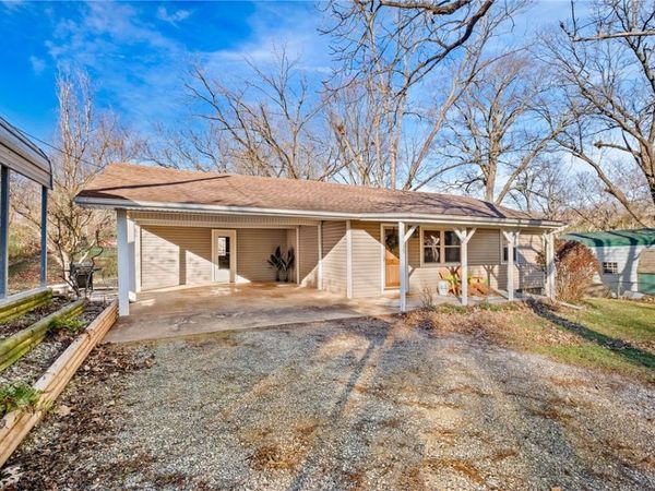 19135 Shoreline Way, Fayetteville, AR 72703