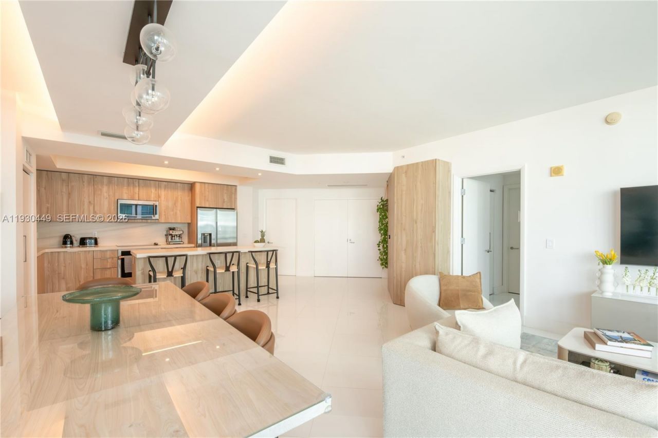 3131 NE 188th St, Unit 2-605, Aventura, FL 33180 Photo