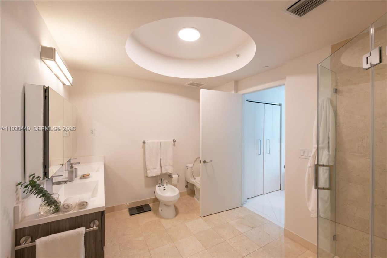 3131 NE 188th St, Unit 2-605, Aventura, FL 33180 Photo