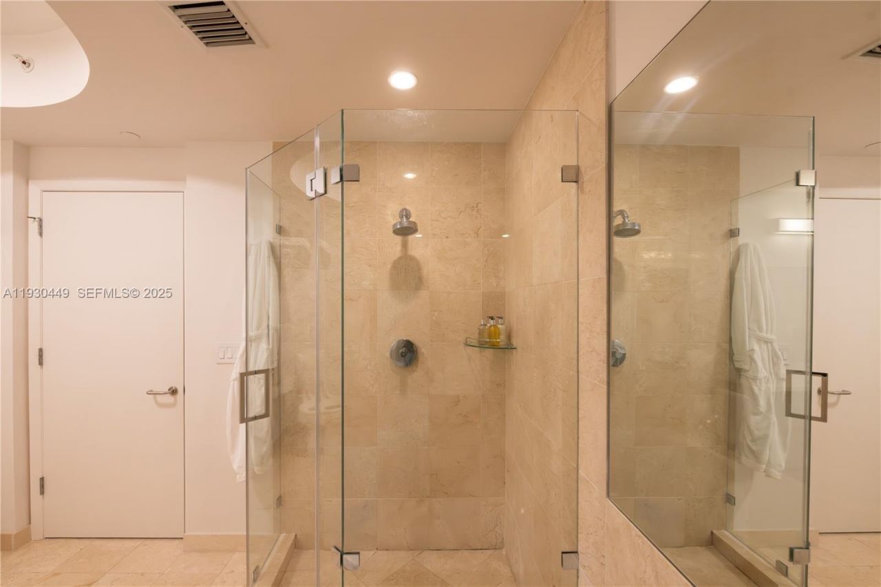 3131 NE 188th St, Unit 2-605, Aventura, FL 33180 Photo